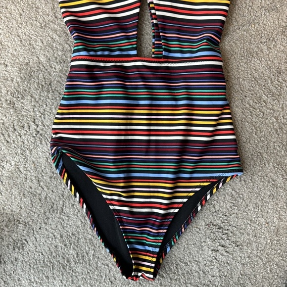 Old Navy twisted halter one piece swimsuit  chic striped comfortable - Picture 3 of 9